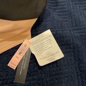 Bnwt 32DD sports bra